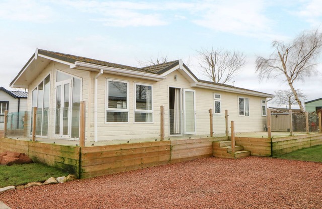 ROSIE'S ZEN DEN, pet friendly, with a garden in Armathwaite