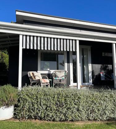 Rosies cottage hideaway in Stanmore Bay with lovely seaview
