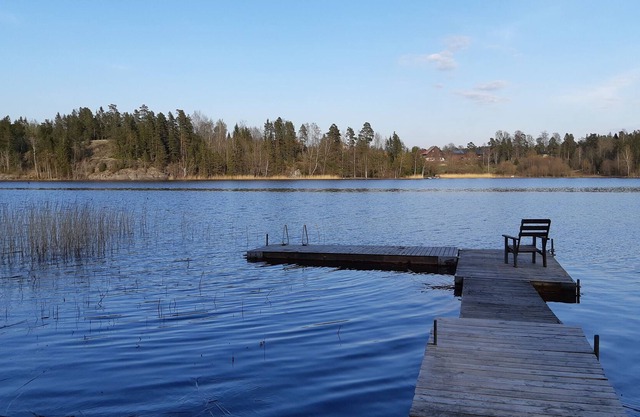 Roslag cabaña junto al lago de baño para la familia numerosa