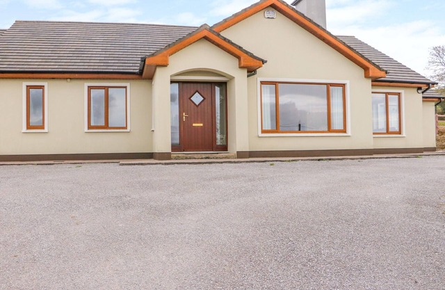 ROSSANEAN, family friendly in Farranfore, County Kerry