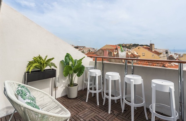 Rossio Penthouse Three-Bedroom Apartment w/ River View and Parking - by LU Holidays