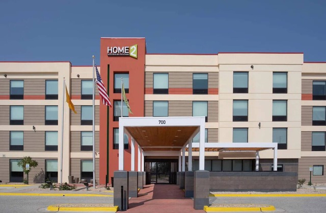 Roswell’s Urban Ease: 3 Spacious Units. FREE Parking, Indoor Pool!