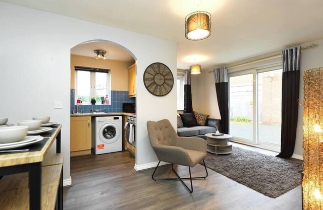 Rothwell Close Serviced Two Bedroom Apartment