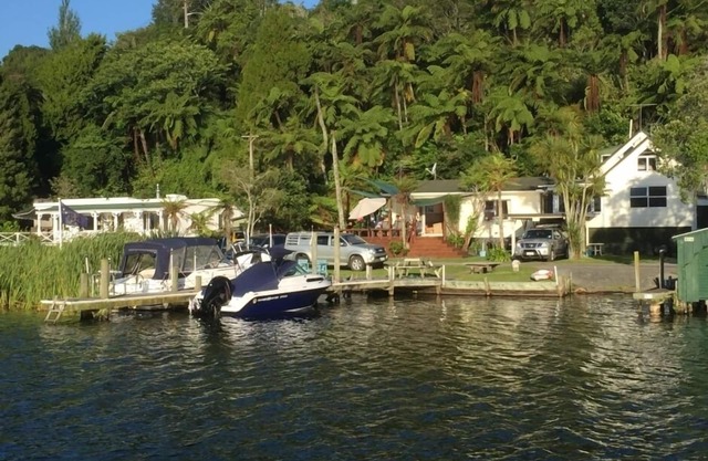 Rotoiti Lakeside Cottage, s Lake Front, sección plana, conducir a la casa