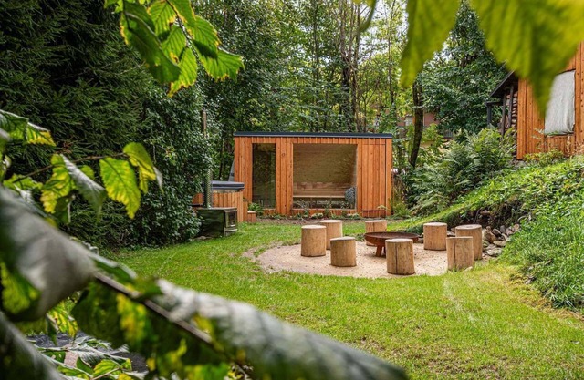 Roubenka under the trees with wellness in the Giant Mountains. Renovated historic.