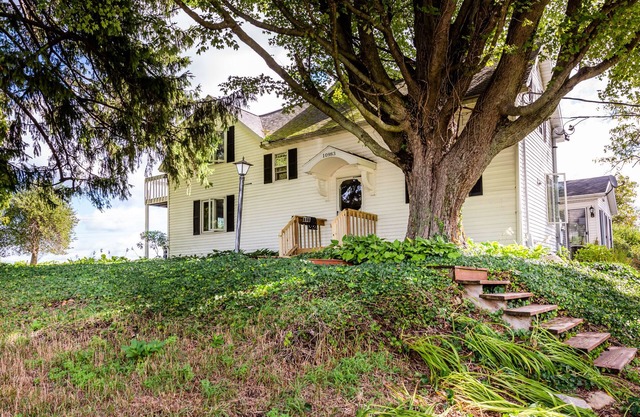 Round Barn Estate: Escape to the Vineyard!