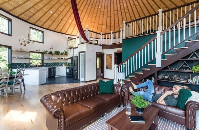 Round House with Mountain Views & Hot Tub Secluded in the Forest