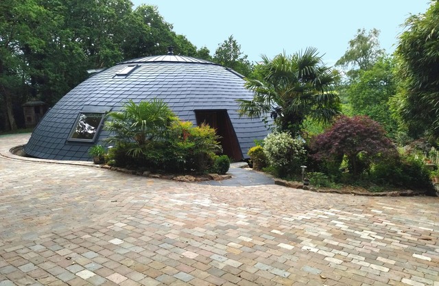 Round house with nature and sea nearby