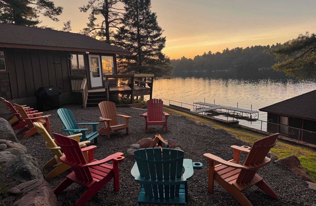 Round Lake Hayward WI - 6 Bedroom 2.5 Bathroom Lodge - 500+Feet Lakeshore Estate