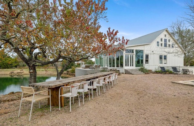 Round Top entertainer's oasis w/POOL, Pond & more!