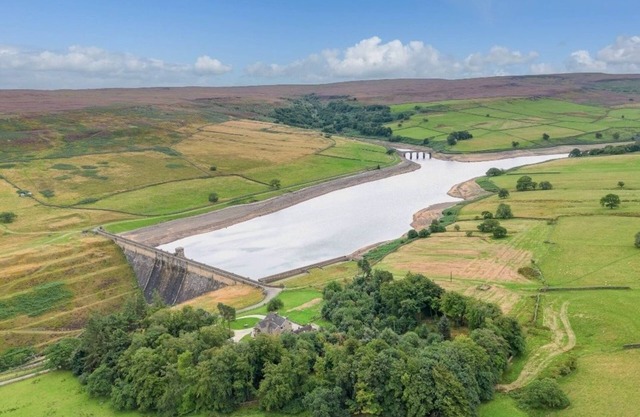 ROUNDHILL COACH HOUSE - set in a stunning location in the Yorkshire Dales