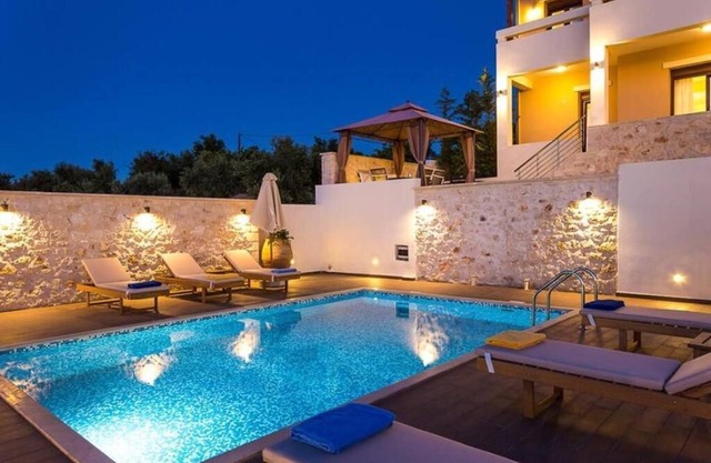 villa de lujo rethymno en un terreno privado con piscina perfecta para las vacaciones familiares