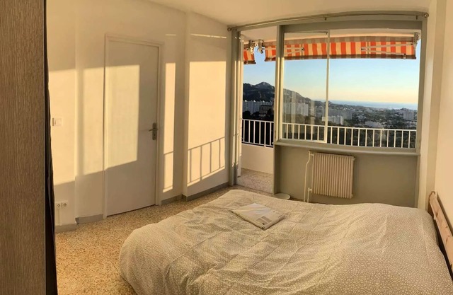 Rouviere Residence - Large apartment sea view small budget