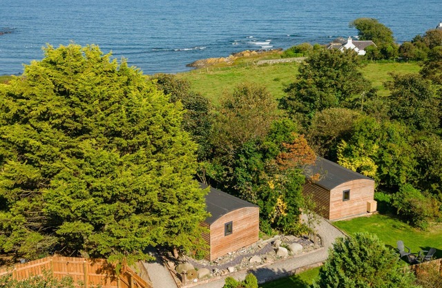 Rowan - a pod that sleeps 4 guests in 2 bedrooms