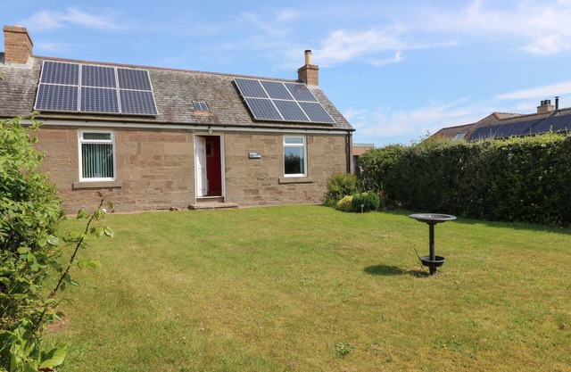 ROWAN COTTAGE, pet friendly, country holiday cottage in Arbroath