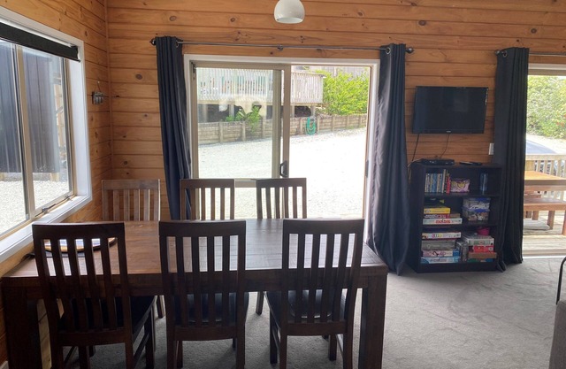 Rowlys Resort Back Bach suitable for family of 4 or 2 couples