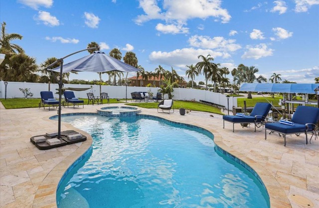 Royal Blue Dreams flexible rental near Anna Maria Island