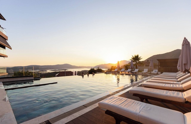 Royal Blue Resort & Residence
