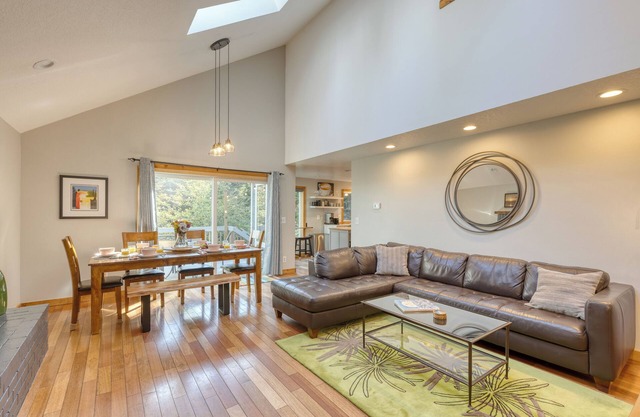 Royal Canoe by AvantStay | Walk to the Shore + Private Yard