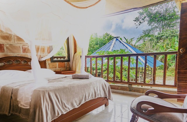 HABITACION COLIBRI REAL CON VISTA AL LAGO Y BOSQUE, CON ZONA DE COMEDOR PRIVADA