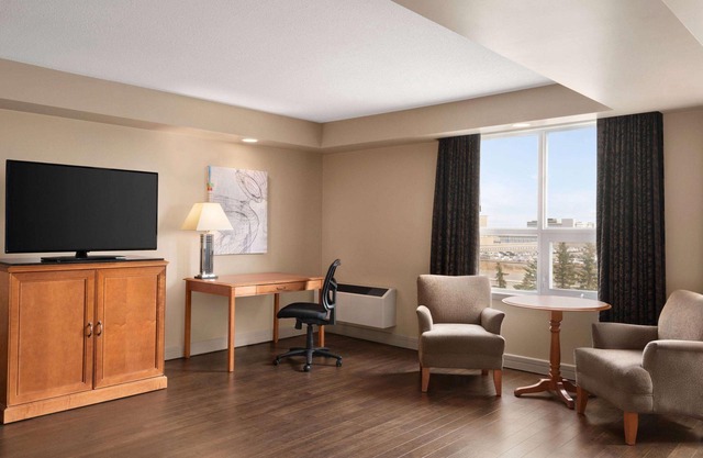 Royal Hotel Edmonton Airport, Trademark Collection by Wyndham