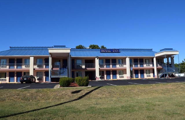 Royal Inn & Suites