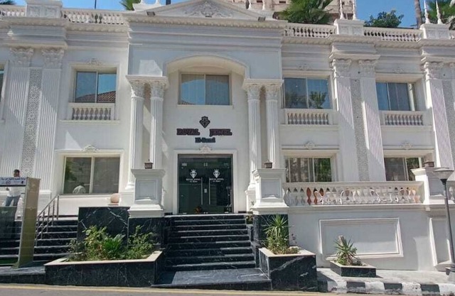 Royal Jewel Al Raml Hotel