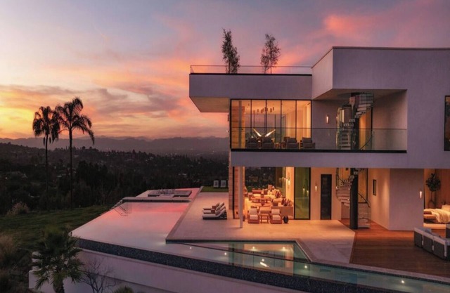 Royal Oak - Exquisite Estate with Infinity Pool & Breathtaking Views