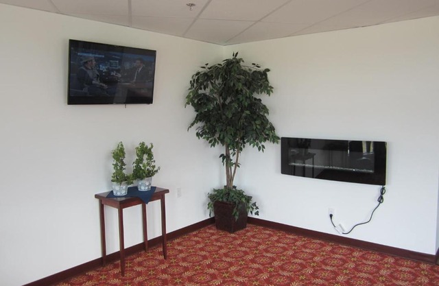 Royal Oak Inn and Suites & RV Park