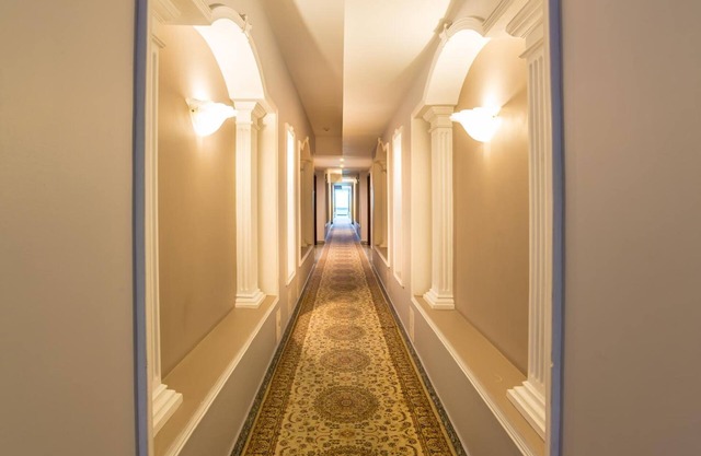 Royal Palace Hotel