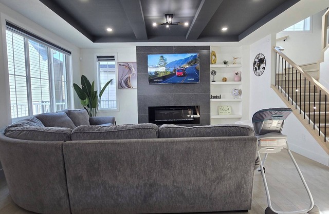 Royal Palace-Luxurious Guest Lodge 5 Bedrooms 2 living rooms, 3.5 bathrooms.