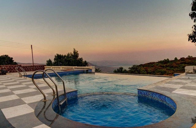 Royal Resort