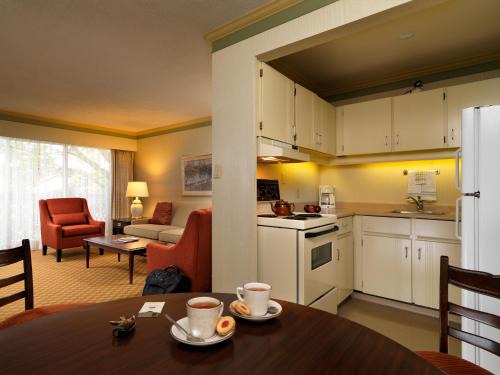 Royal Scot Hotel & Suites