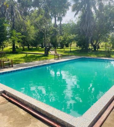 Royal South Luangwa Safaris Lodge