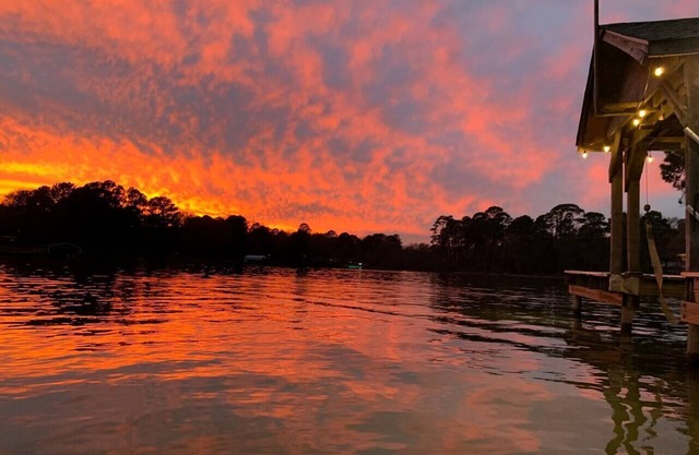 Royal Waters - Waterfront - Boat Rentals available