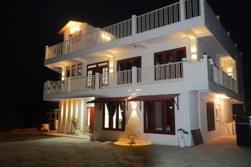 ROYALTY GLOBAL HOMESTAY