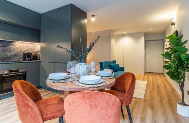 RUAH Apartments by LovelyStay