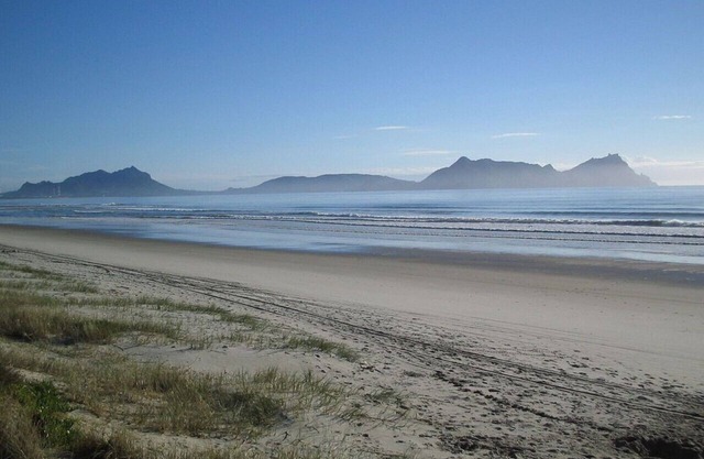 Ruakaka Holiday Home Walk to Beach