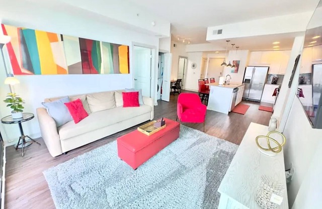 Ruby Getaway | Highrise | Pool | Workout | Modern Comfort