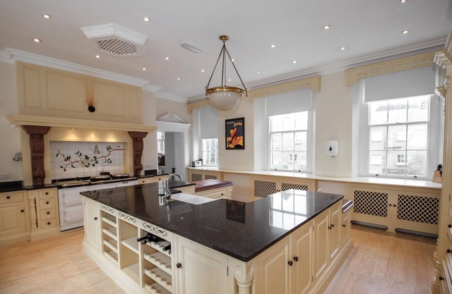 RUDBY HALL, family friendly, luxury holiday cottage in Hutton Rudby