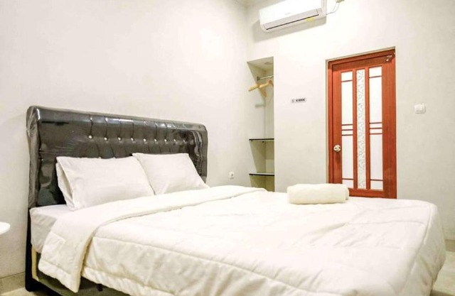 Rudi Rooms near Stasiun Cikarang Mitra RedDoorz