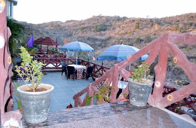 Rudraksh Hotel & Restaurant