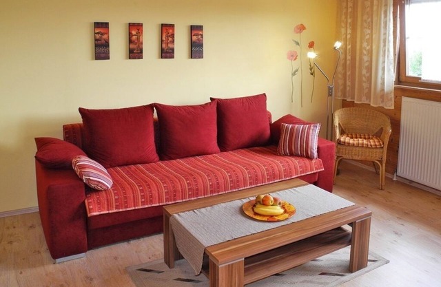 Apartamento tranquilo (80 m²) en el Altmühltal con balcón y área de juegos