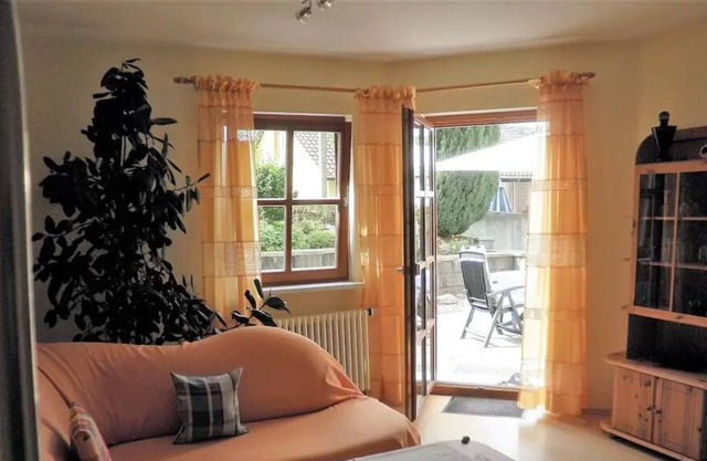 Ruhige Helle Ferienwohnung mit Eigener Terasse