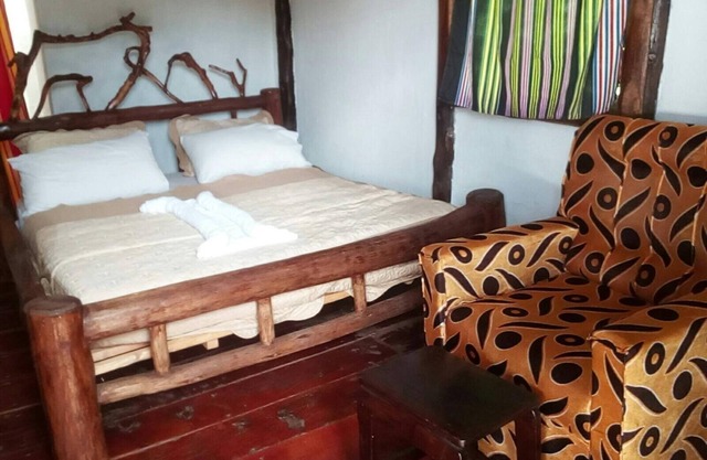 CAMPAMENTO DE DESCANSO COMUNITARIO RUHIJA-BWINDI