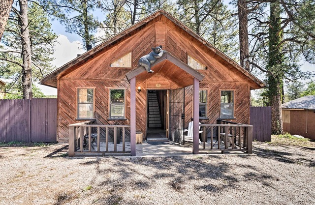 Ruidoso Cabin w/ Deck & Grill - Walk to Town!