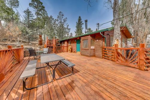 Ruidoso Cabin with Deck about 1 Mi to Midtown!