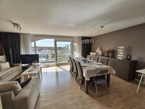 Ruim duplex appartement- 8p - wandelafstand strand
