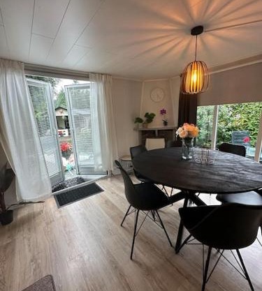 Ruim, mooi en modern huisje met een heerlijke tuin