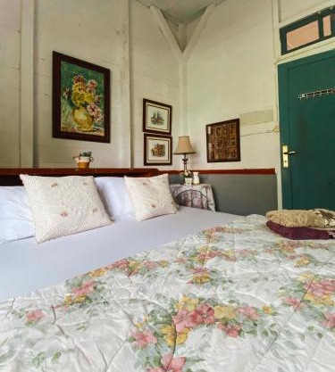 Ruma Kaca Simanindo Bed&Breakfast